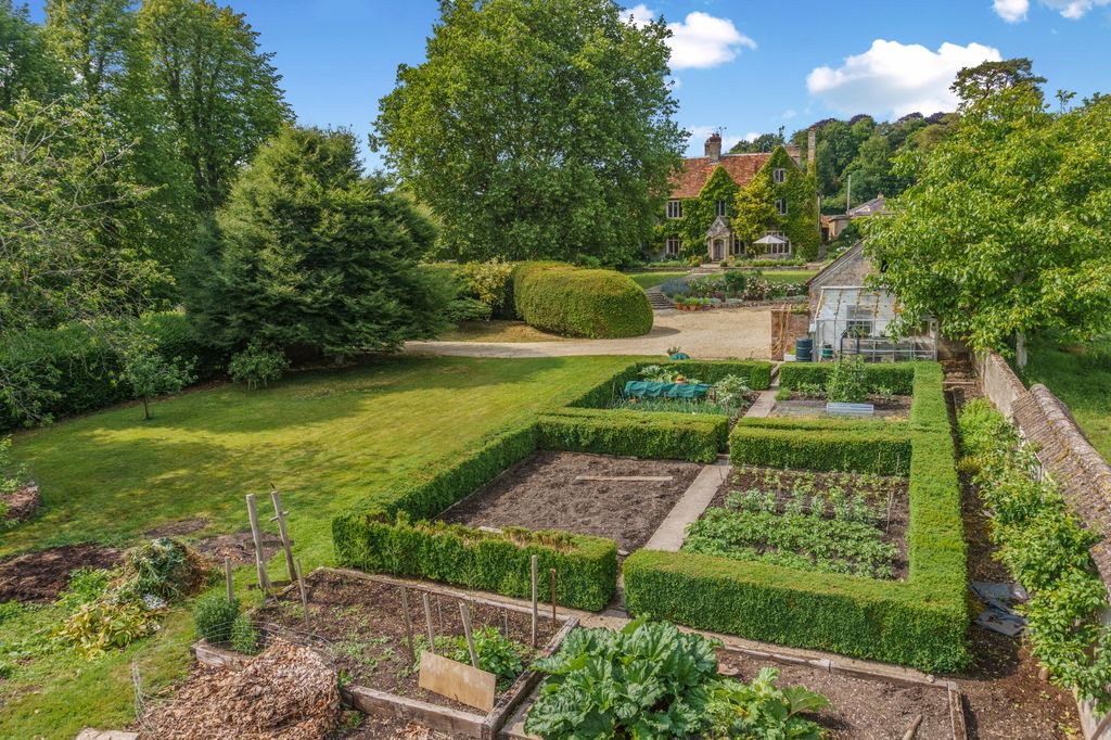 Property photo 3 of 23 Front Garden