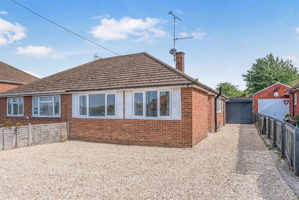 Property photo 1 of 17 89 Ruscote Avenue, Banbury-1.Jpg