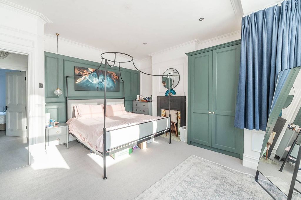 Property photo 2 of 21