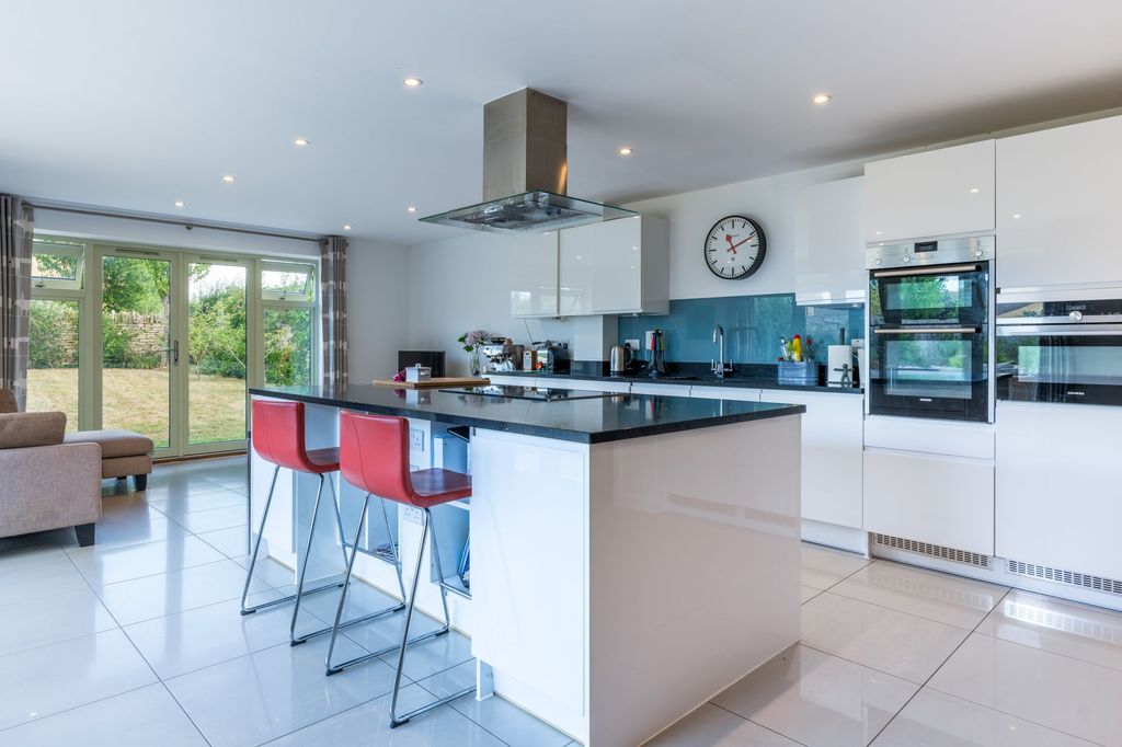 Property photo 3 of 35