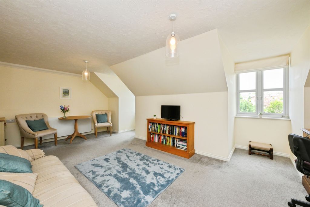 Property photo 2 of 14