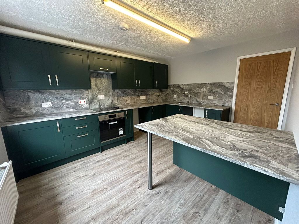 Property photo 2 of 9 Picture No. 16