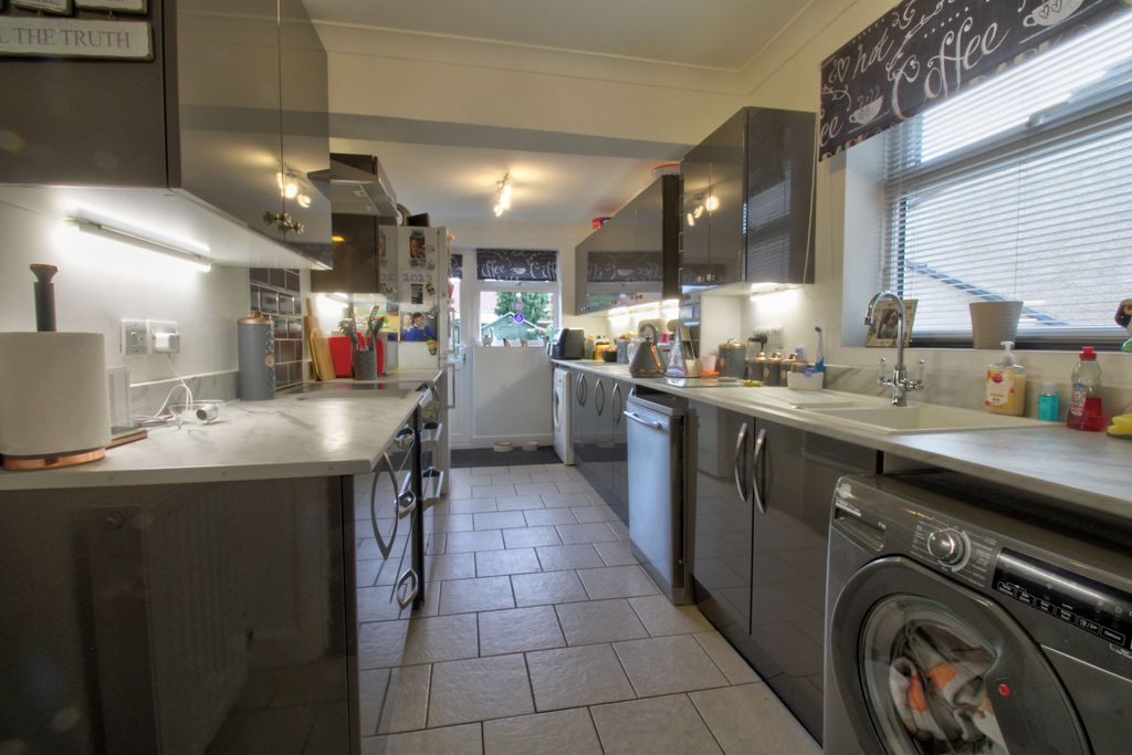 Property photo 2 of 15 Kitchen