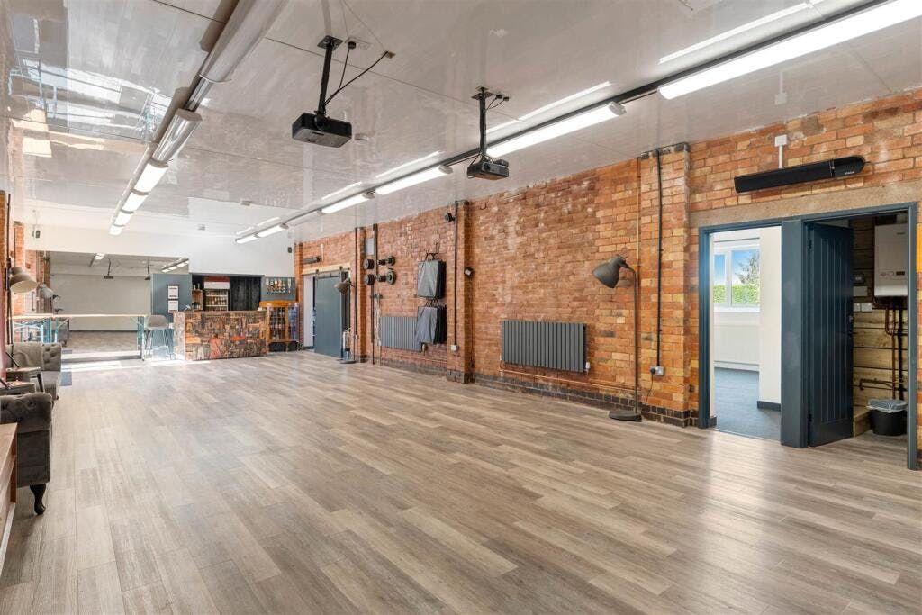 Property photo 2 of 16 211139_34158989_Img_04_0000.Jpeg