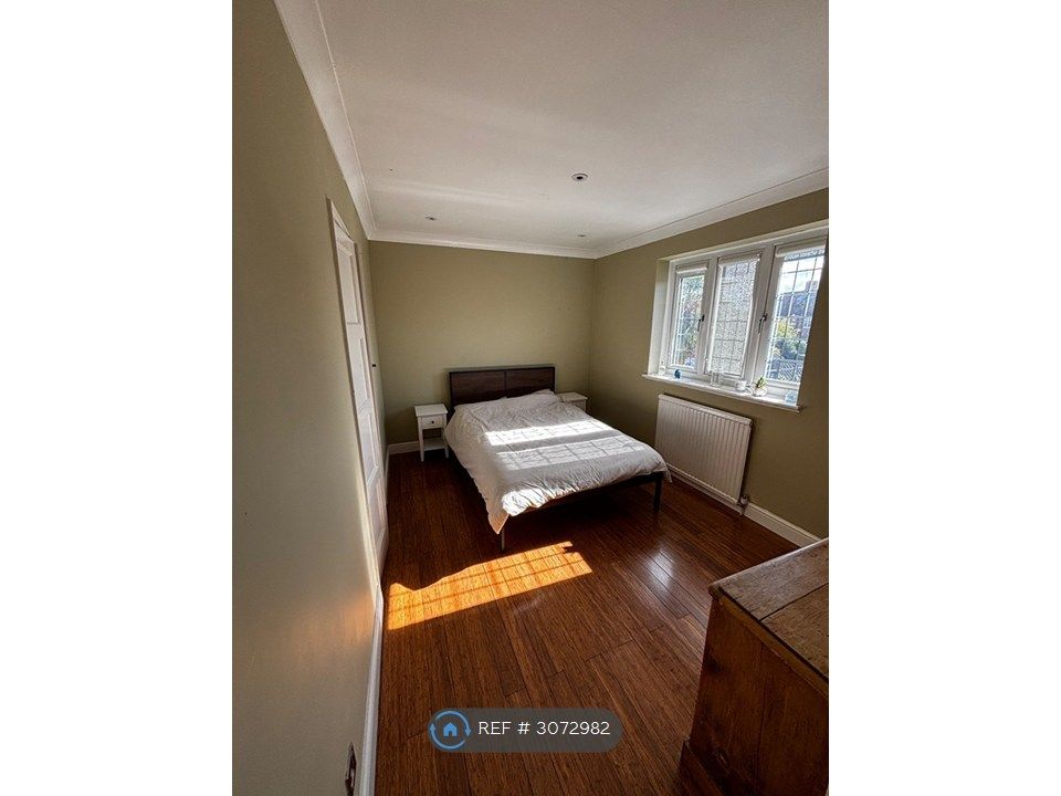 Property photo 1 of 10 Double Bedroom