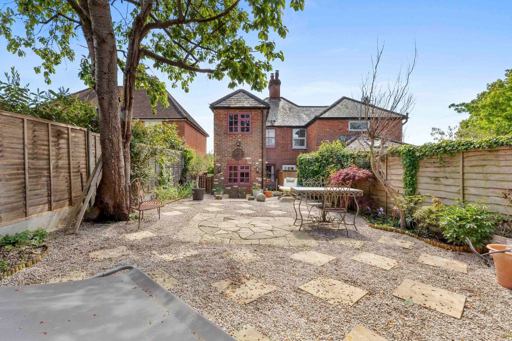 Property photo 2 of 11