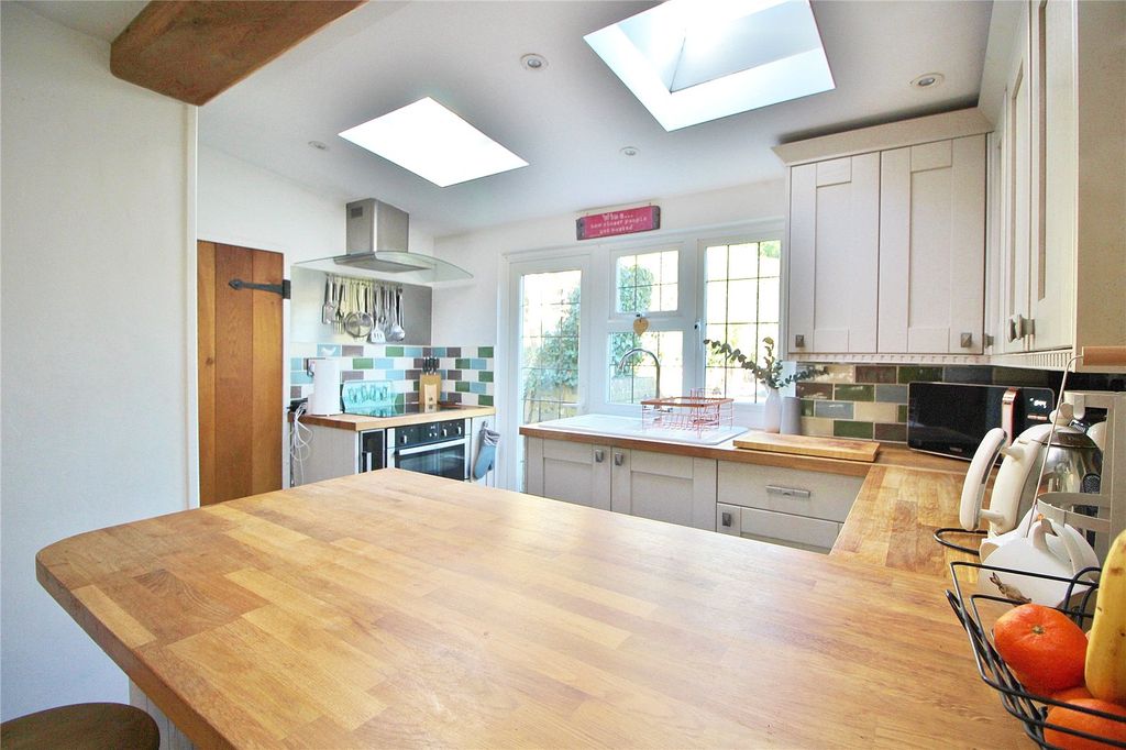 Property photo 3 of 21 Kitchen