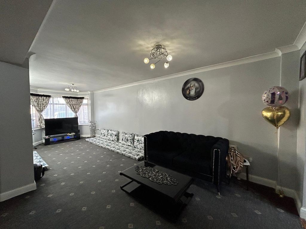 Property photo 3 of 7 Gallery