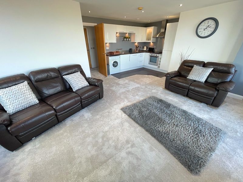Property photo 1 of 10 Lounge