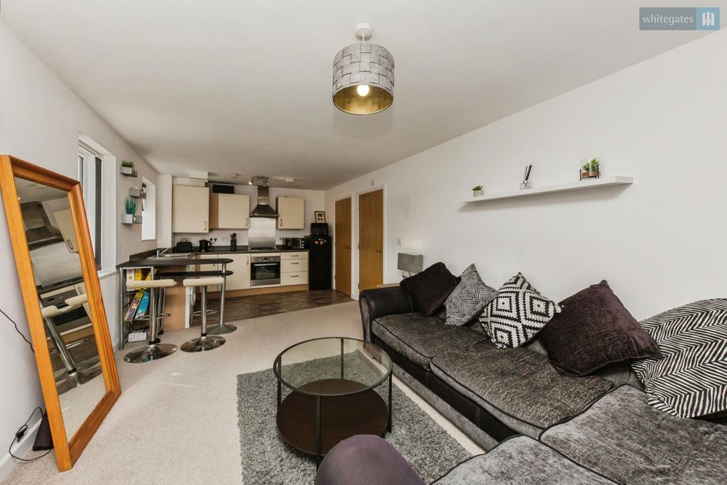 Property photo 3 of 12 Pbox-Img.Jpg