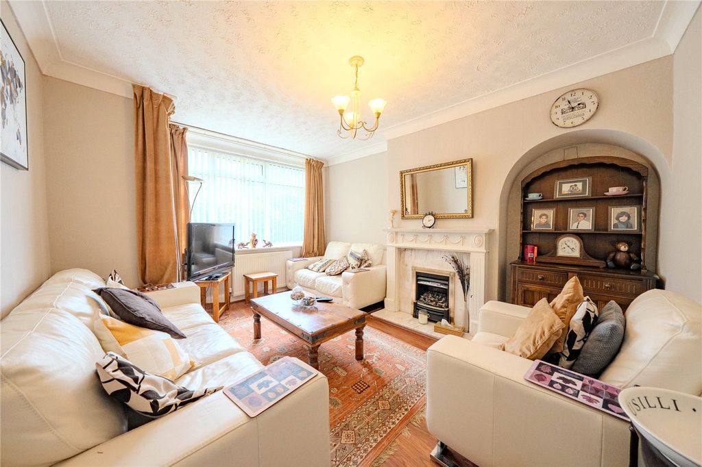 Property photo 2 of 14 Lounge