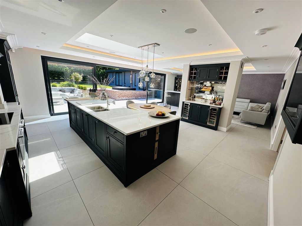 Property photo 2 of 38 Living Kitchen