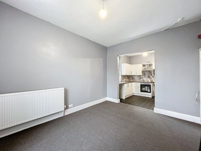Property photo 1 of 7 Flat 3 , Pontefract Road, Barnsley