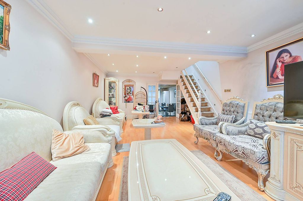 Property photo 3 of 11