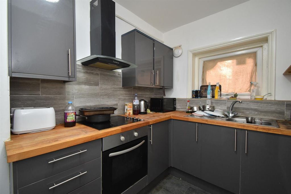 Property photo 2 of 12 Kitchen