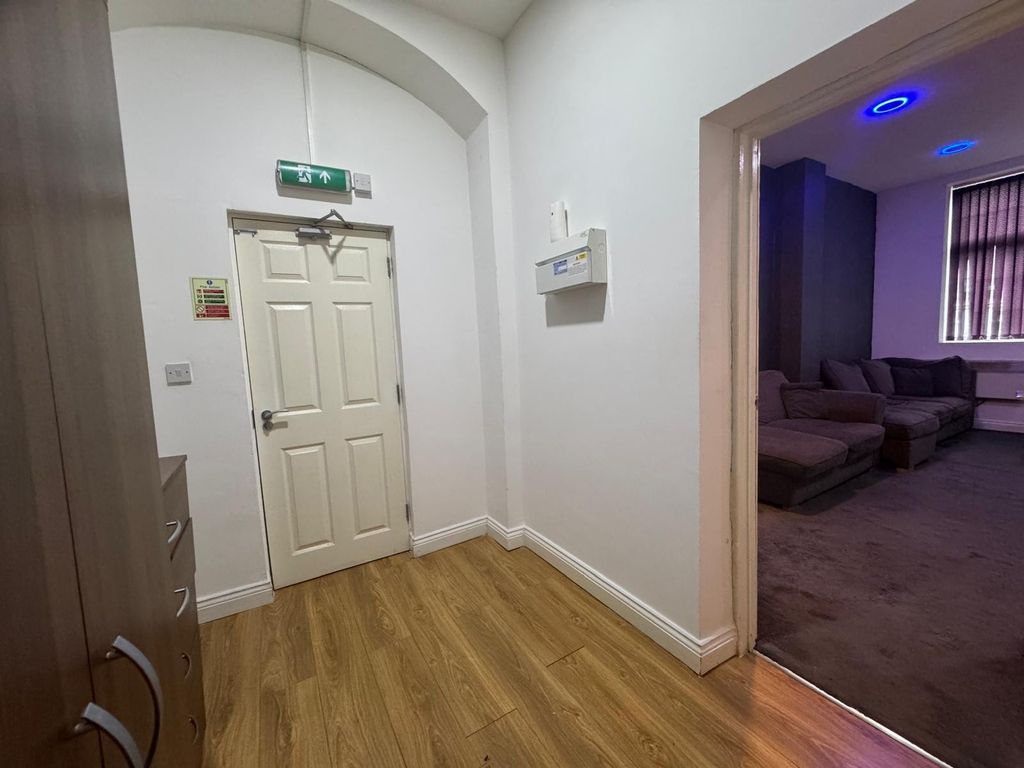 Property photo 3 of 8 Hallway