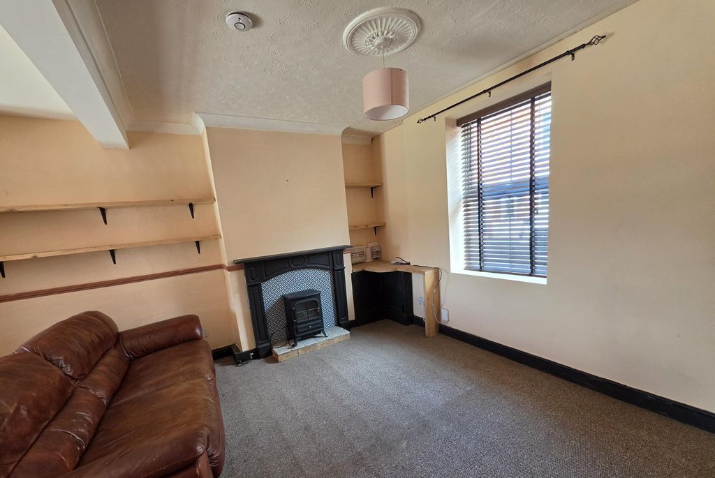 Property photo 2 of 10