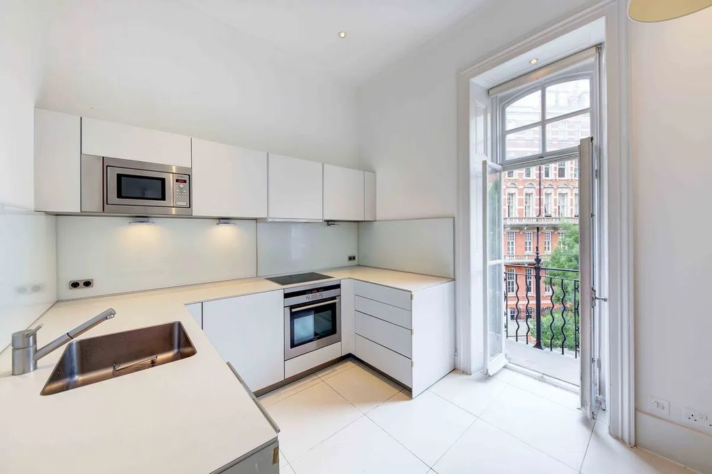 Property photo 3 of 10 Photo 3