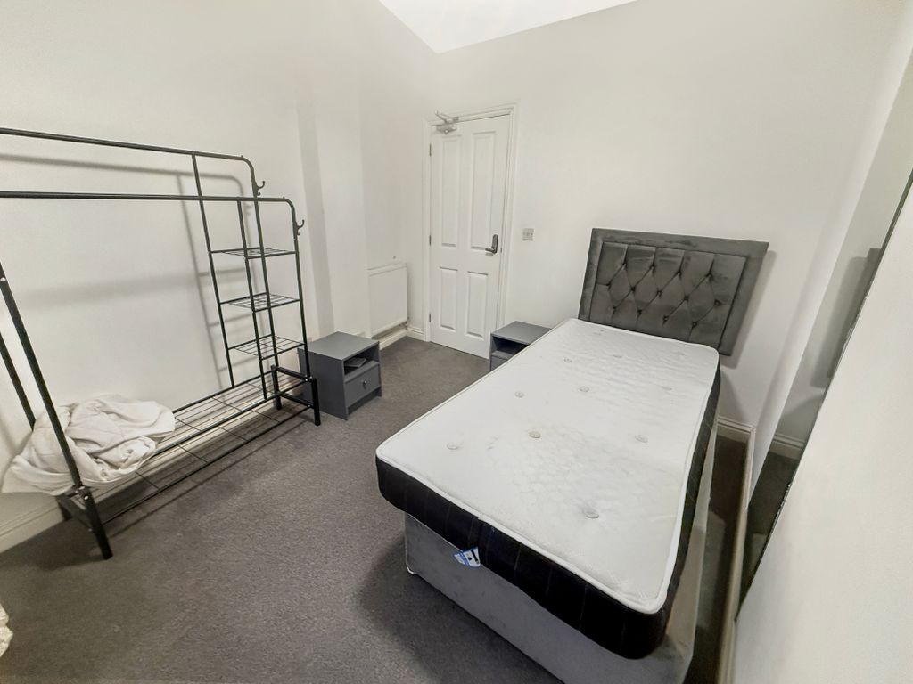 Property photo 2 of 5 98910690Cf929998c4071090Fce6d1d1135419Ff