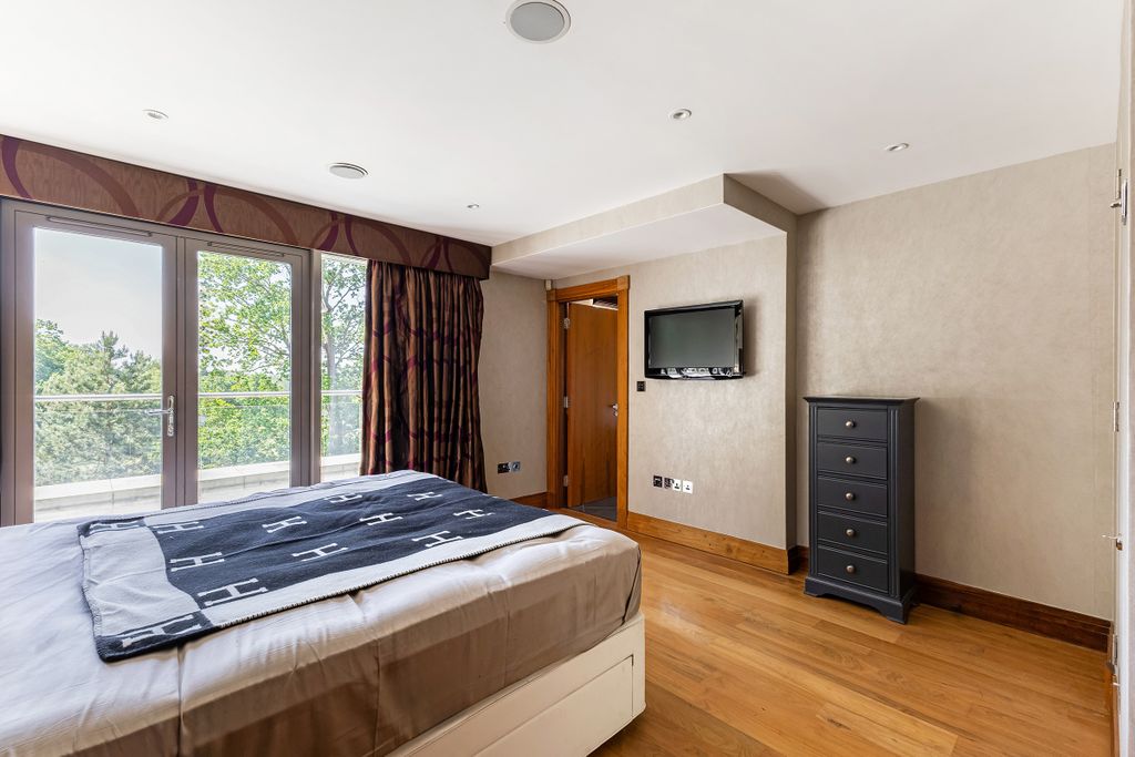Additional image 23 of 2 bed flat for saleCharters Road, Sunningdale, Berkshire SL5