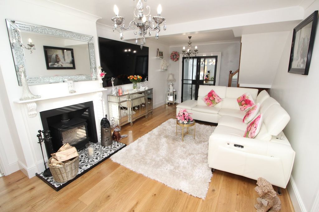 Property photo 3 of 23