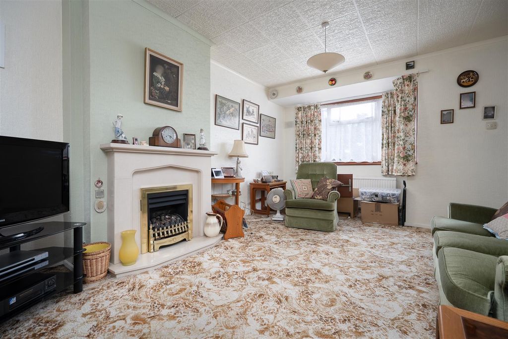 Property photo 2 of 20 Living Room