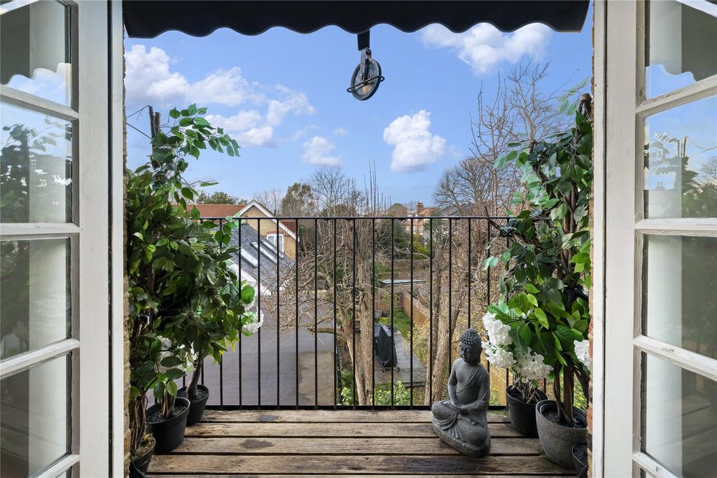 Property photo 3 of 19 Balcony