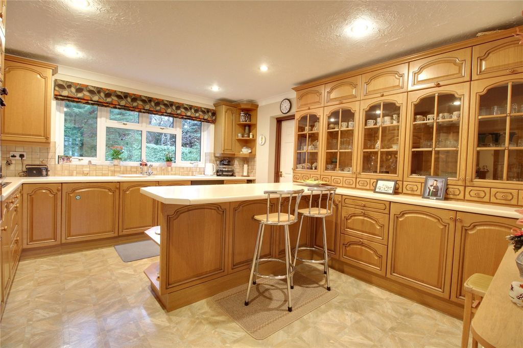 Property photo 2 of 16 Picture No. 15