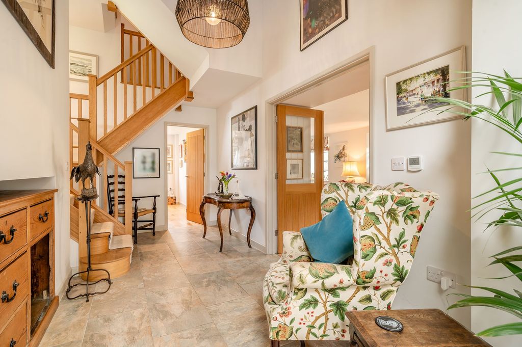 Property photo 3 of 32