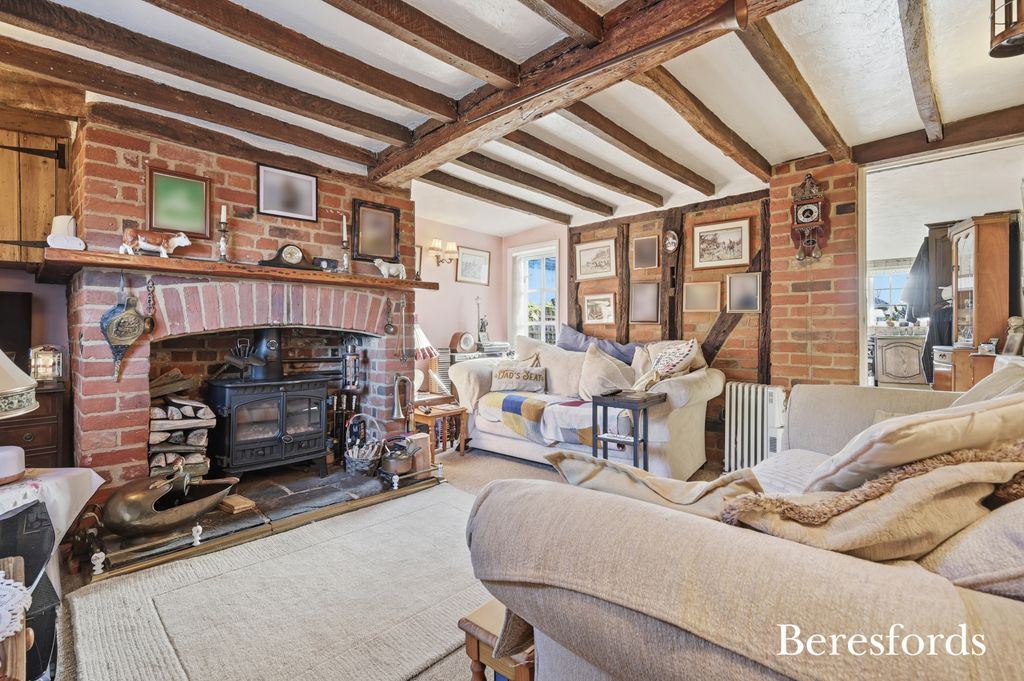 Property photo 3 of 16 Lounge