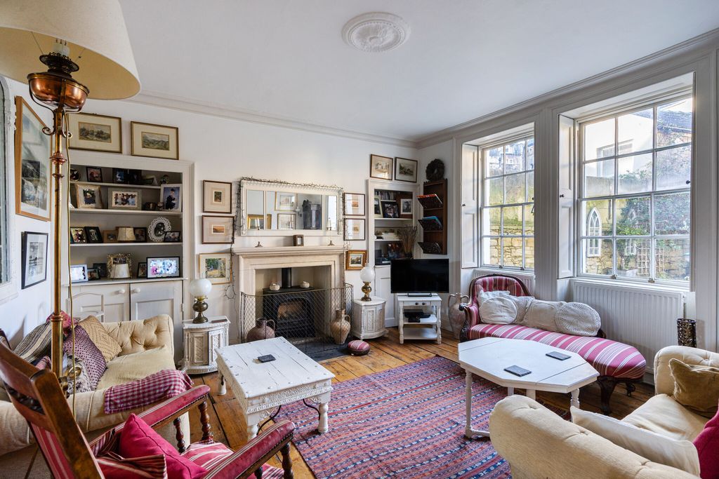 Property photo 2 of 12 Sitting Room