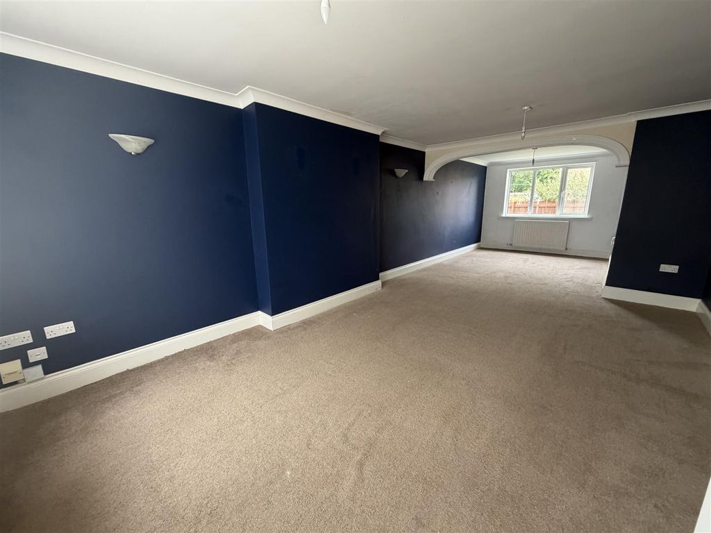 Property photo 2 of 16 Lounge