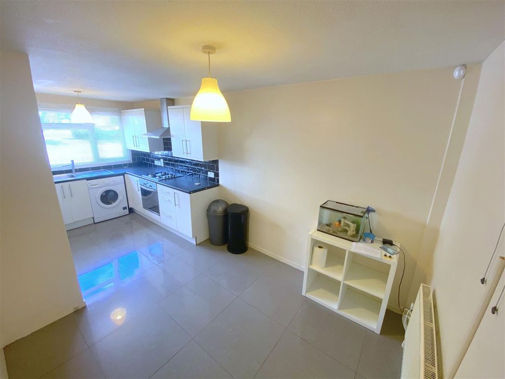 Property photo 2 of 8 3