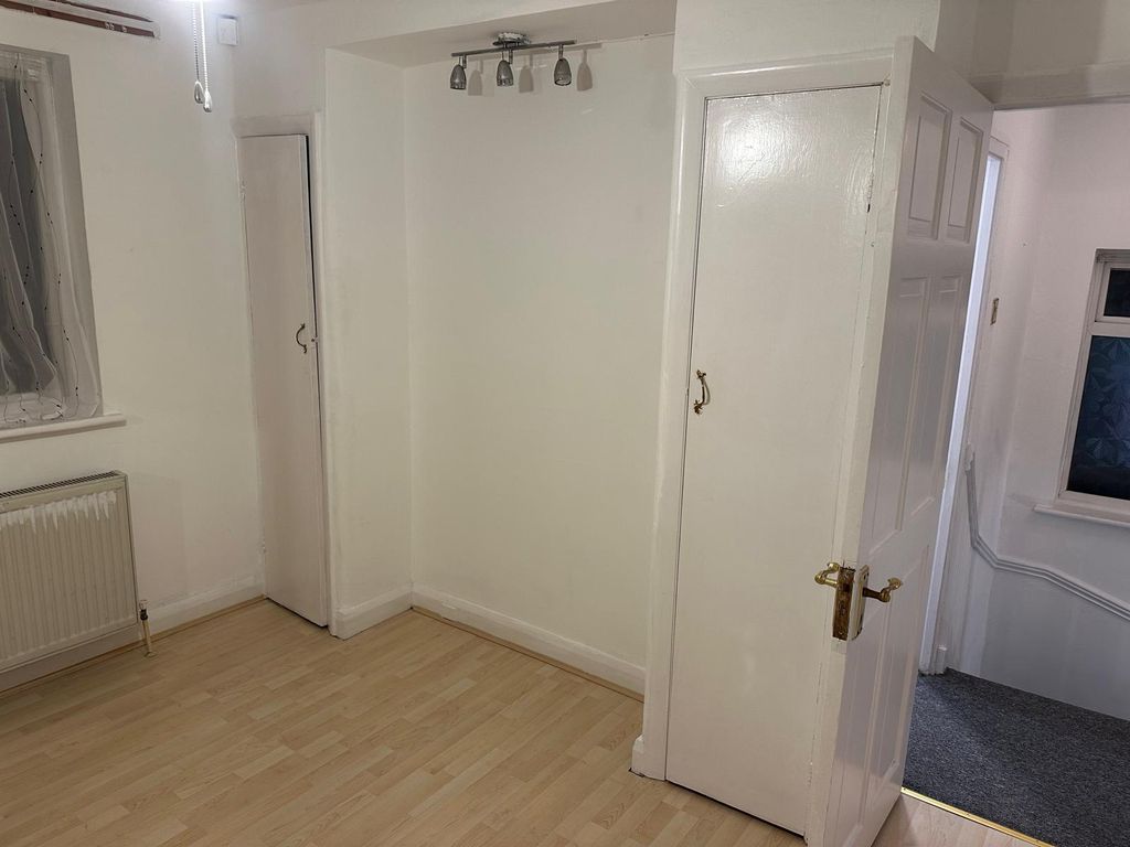 Property photo 3 of 11 Photo 3
