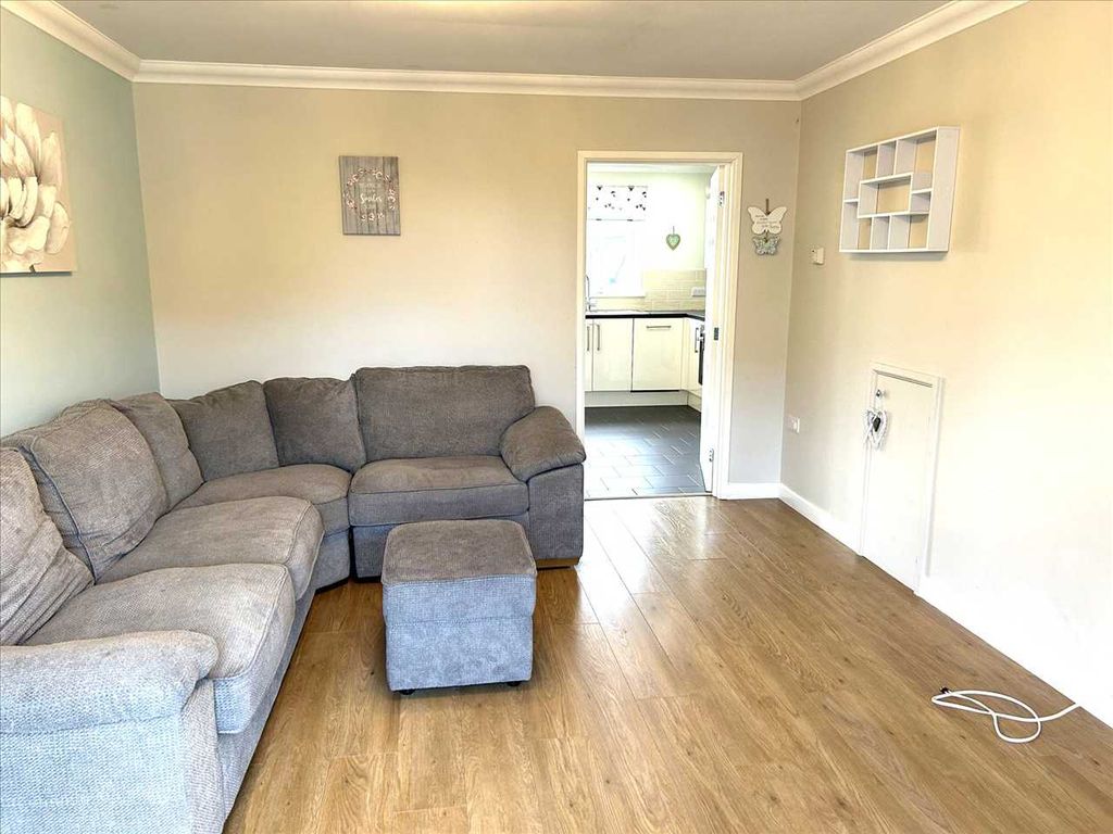 Property photo 2 of 15 Lounge :