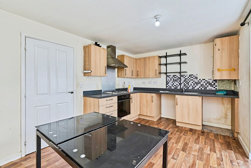 Property photo 3 of 13 Kitchen/ Dining Room