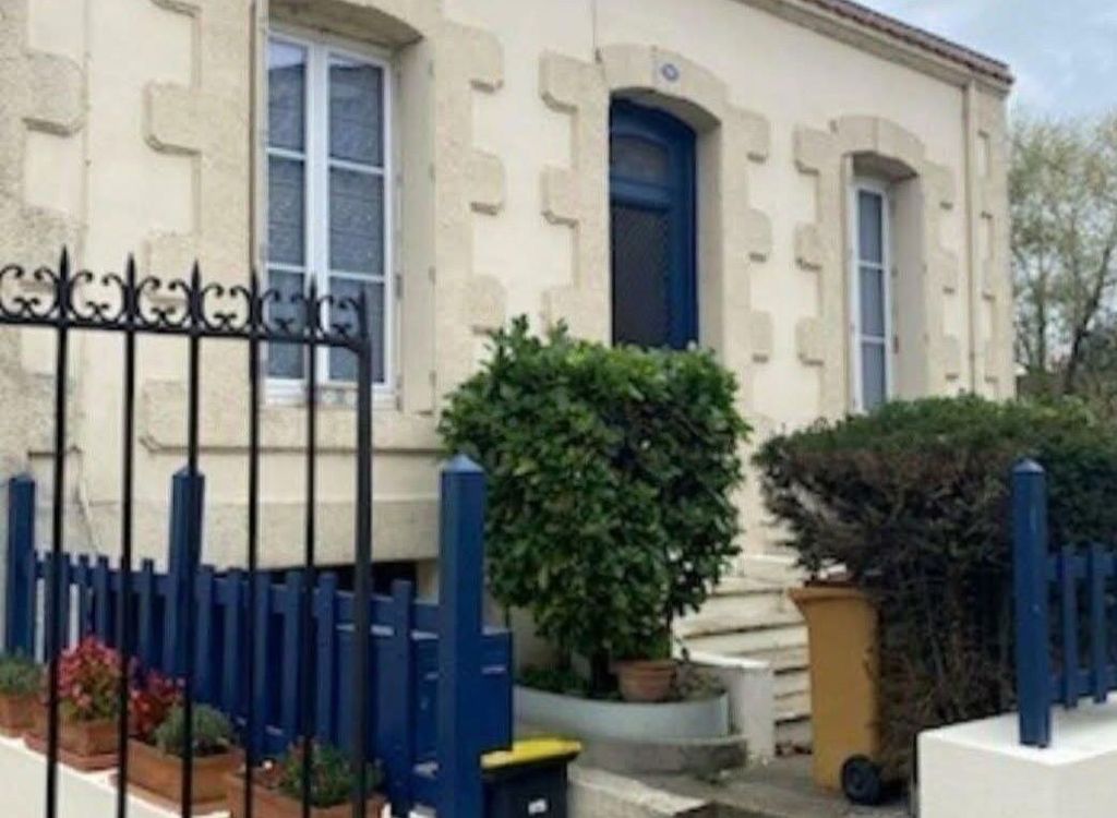 Property photo 1 of 8 House For Sale In Saint-André-De-Cubzac