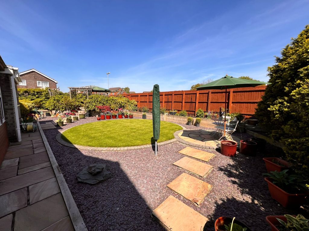 Property photo 2 of 39