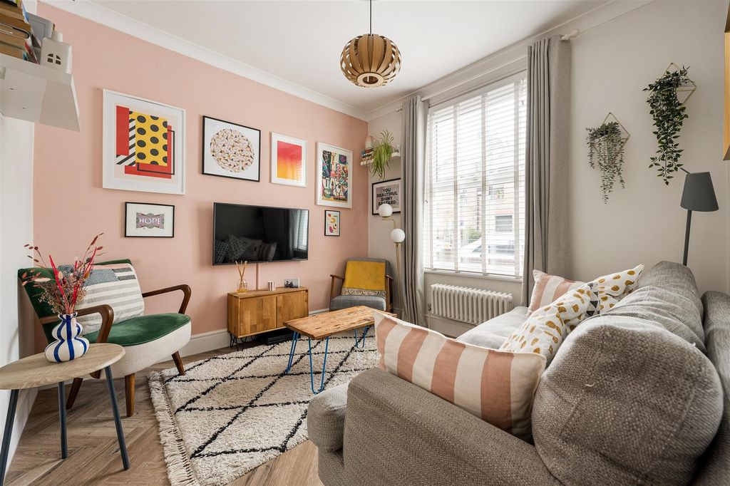 Property photo 2 of 34 Odessa Road, E7