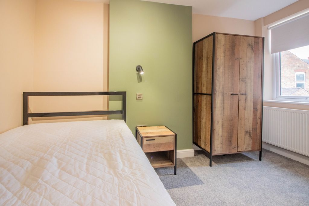 Property photo 1 of 6 E