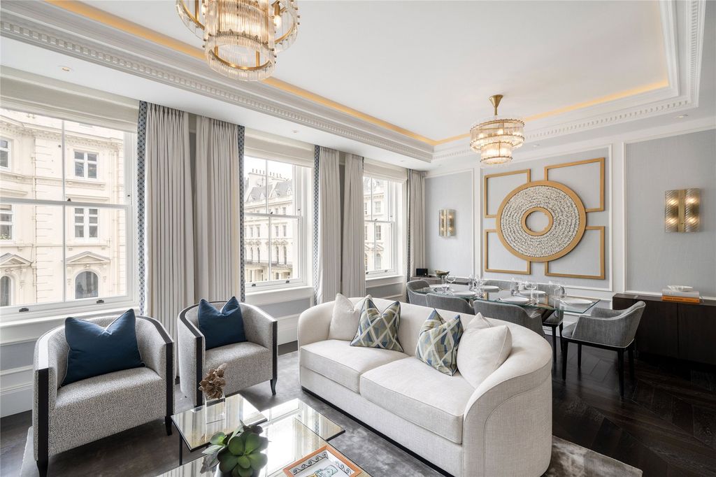 Property photo 3 of 10 Stylish Living