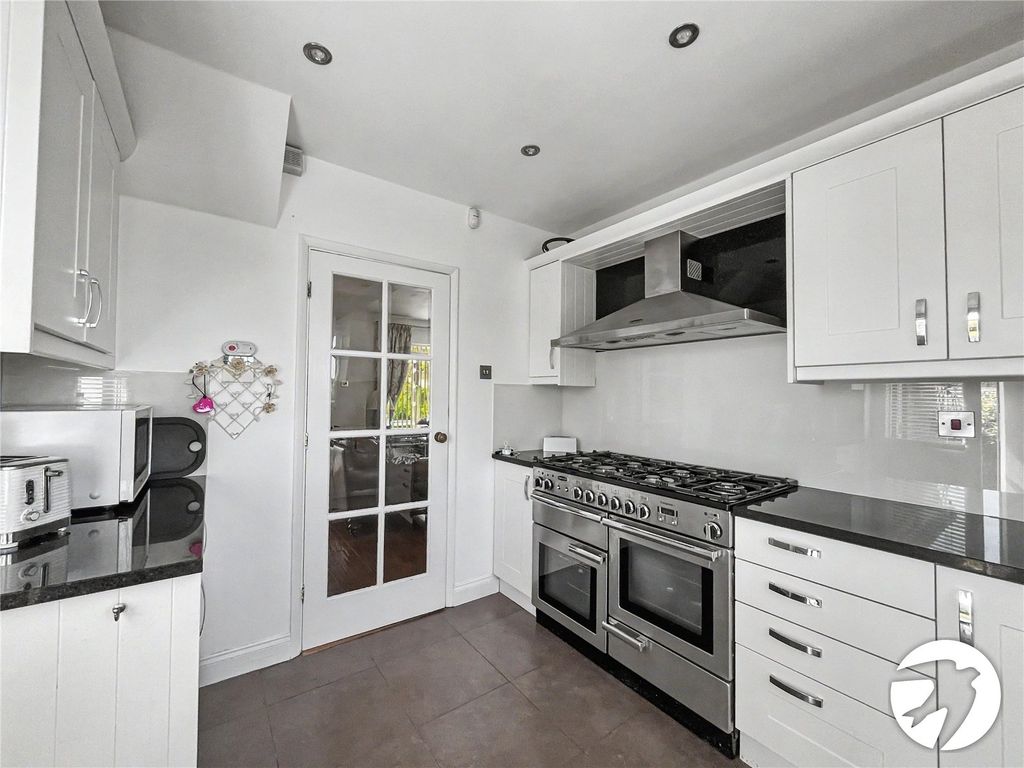 Property photo 3 of 19 Picture No. 17