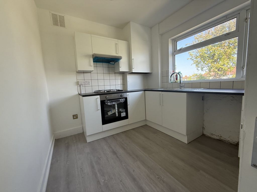 Property photo 1 of 6 Spacious 3-Bedroom Home With Separate Kitchen And Living Room