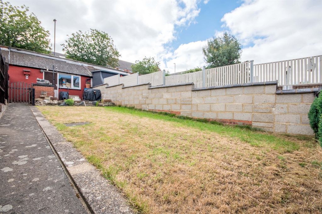 Property photo 2 of 10