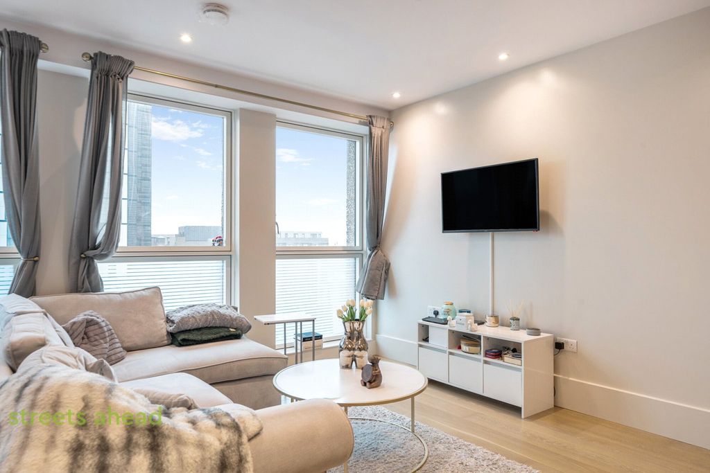 Property photo 2 of 16 02E4A7d3-7B57-483...