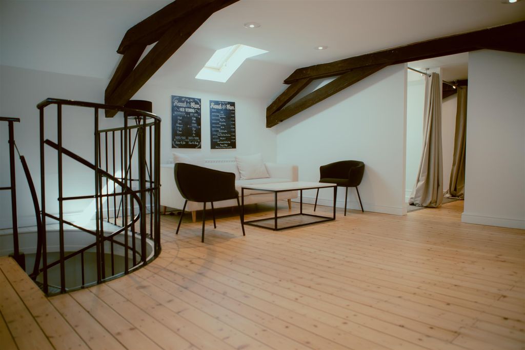 Property photo 3 of 7 Photo 2