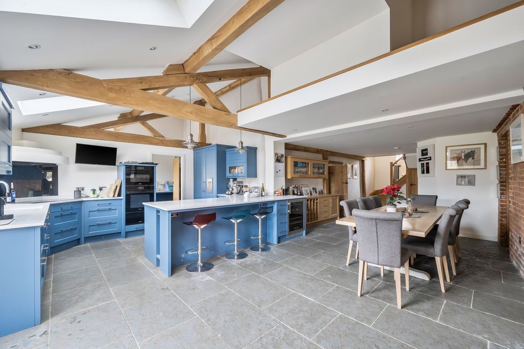 Property photo 3 of 25