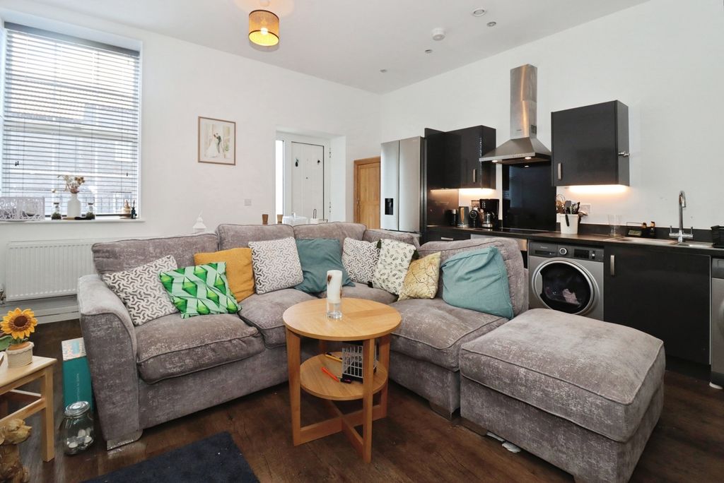 Property photo 2 of 16 Pbox-Img.Jpg