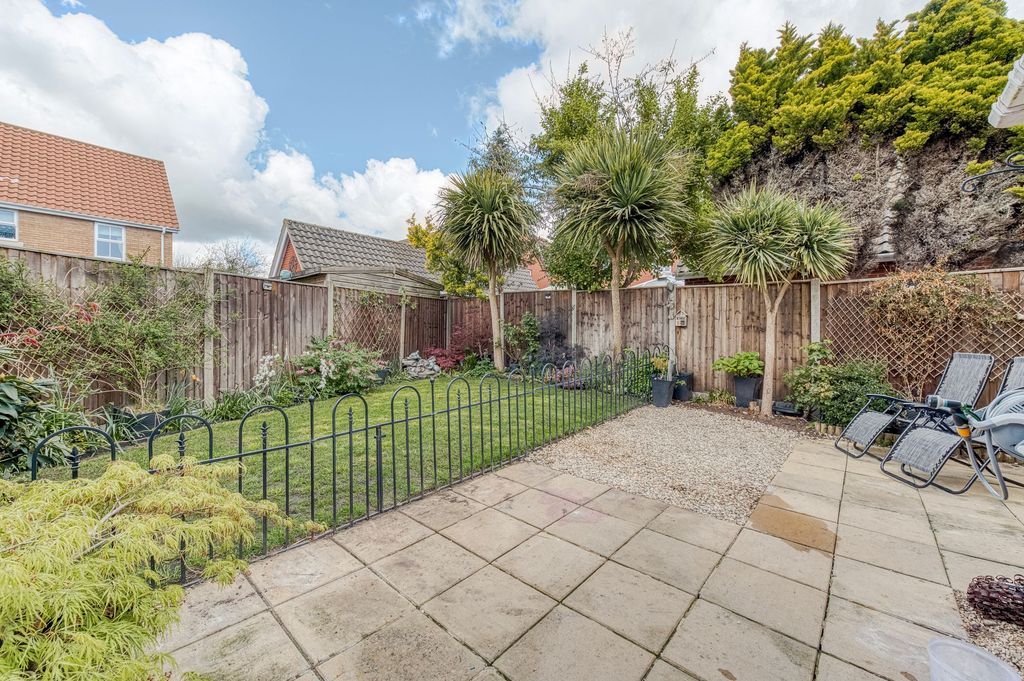 Property photo 2 of 17