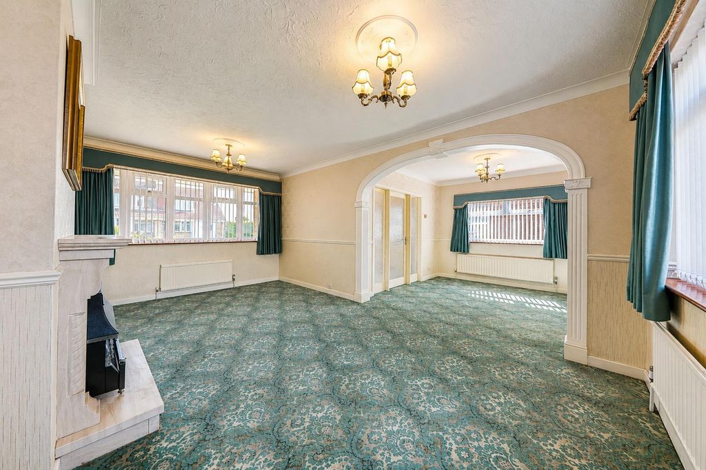 Property photo 2 of 28